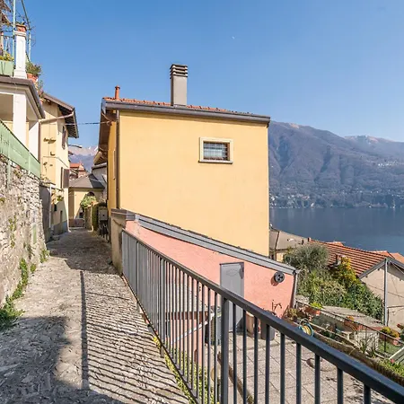 Con Vista Di E Parcheggio Incluso Carate Urio